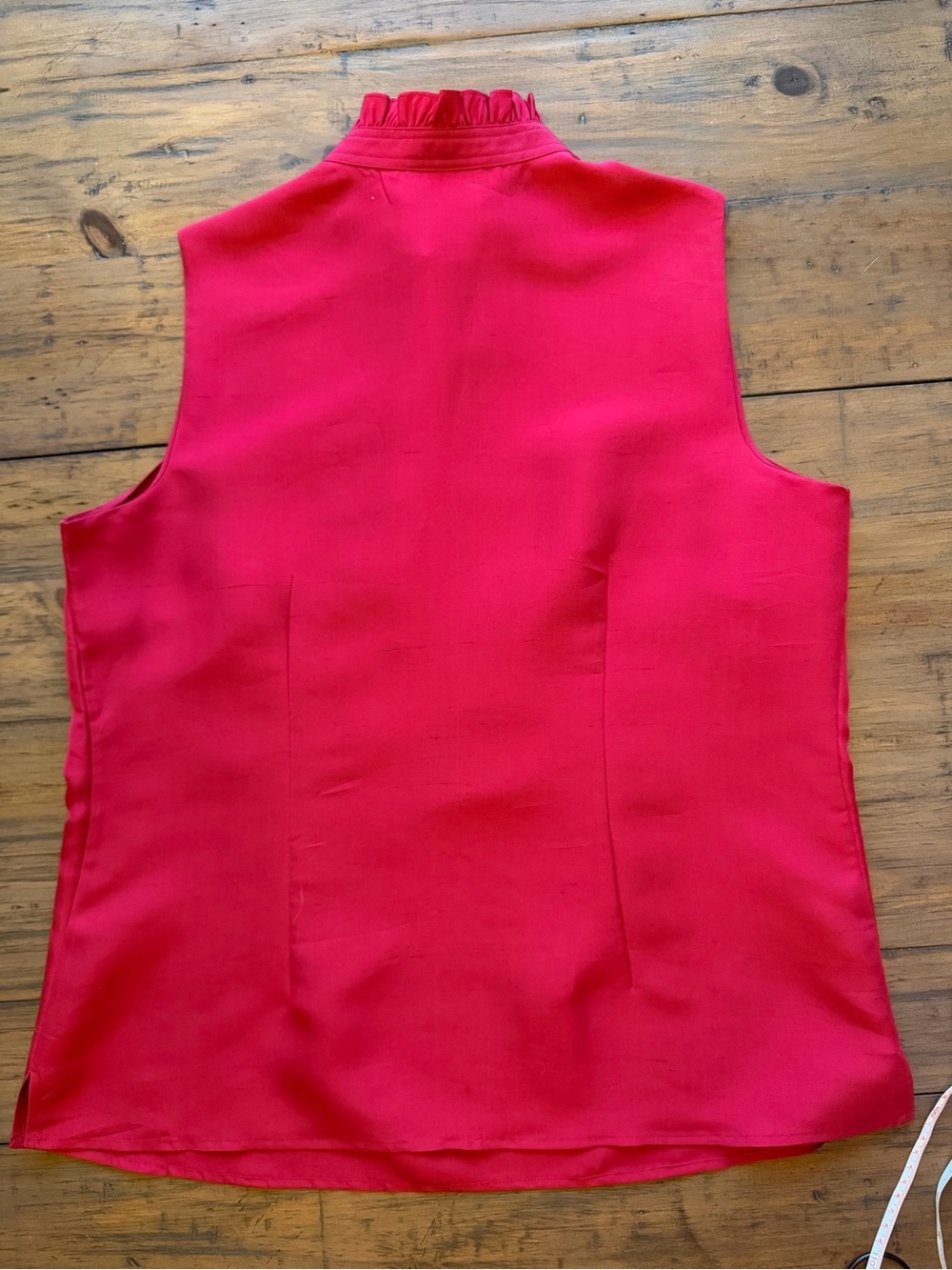 Talbots Red Sleeveless Ruffle Placket Top with Gold Buttons 100% Silk - Picture 5 of 6